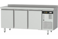 Kühltisch Zentralkühlung, GN 1/1, 3 Türen, Tischplatte mit Aufkantung